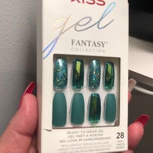KISS GEL FANTASY NAILS